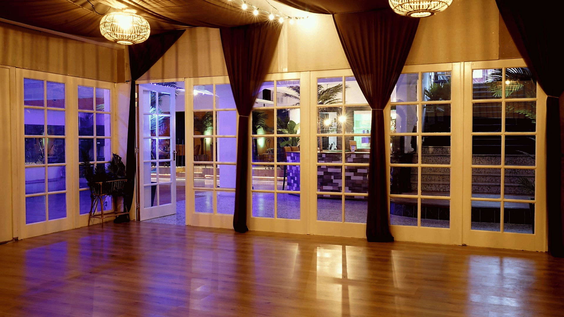 Salsa & Bachata studio in Arnhem Zaal 2